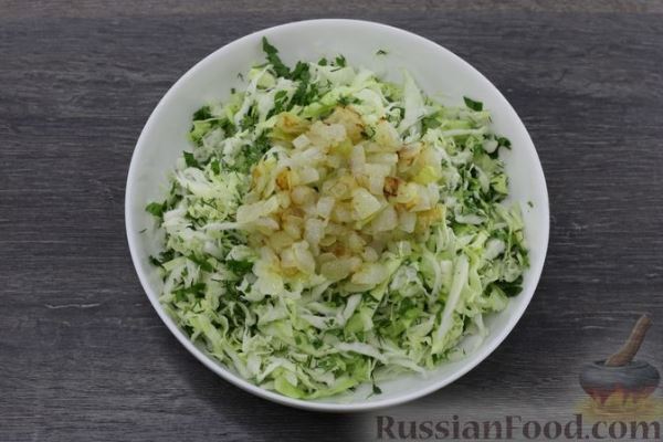Салат из капусты с жареным луком