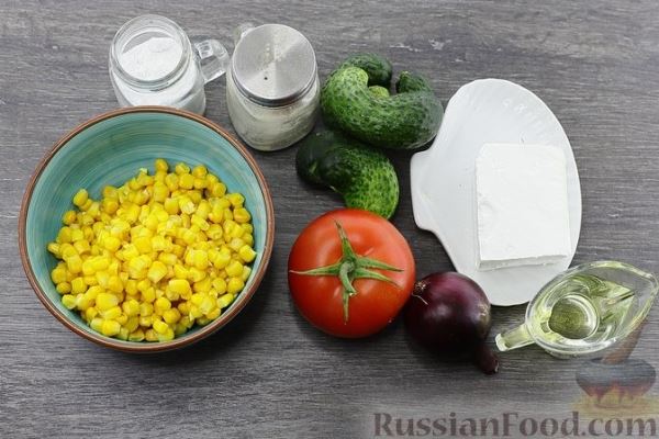 Салат из огурцов с помидорами, кукурузой и брынзой