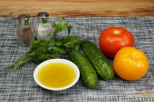 Салат из помидоров и огурцов с соусом айоли