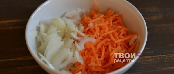 Салат с морковью и печенью
